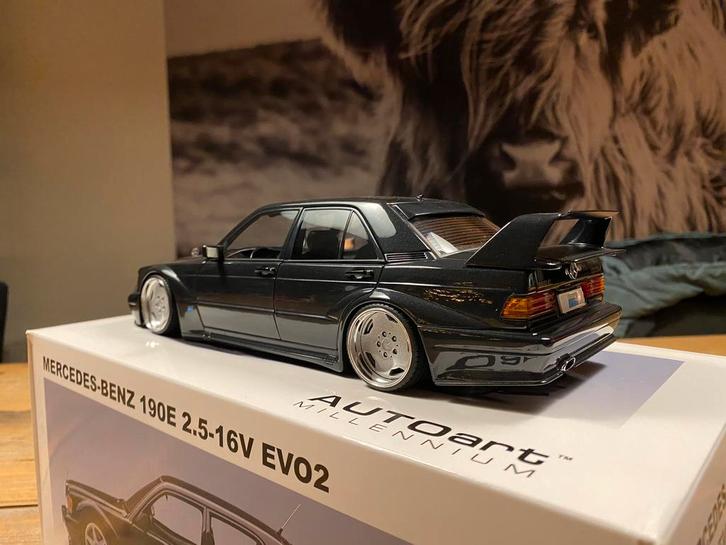 Zeer Uniek ! Mercedes 190E 2.5-16V EVO2 zwart van Autoart !, Hobby en Vrije tijd, Modelauto's | 1:18, Zo goed als nieuw, Autoart