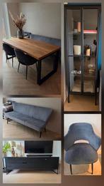 Houten tafel, twee stoelen, eetbank, servieskast en tvmeubel, Ophalen