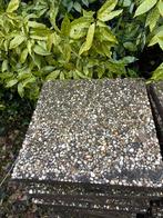 Gratis af te halen: ca. 150-175 grindtegels 50*50cm, Ophalen, Zo goed als nieuw, Beton, Terrastegels