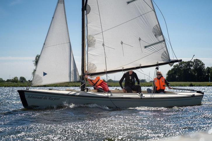 Polyvalk met Yamaha tweetakt motor, Watersport en Boten, Open zeilboten, Gebruikt, Polyvalk, 6 meter of meer, Polyester, Buitenboordmotor