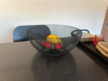 Zwart metalen fruitschaal Nieuw beschikbaar voor biedingen