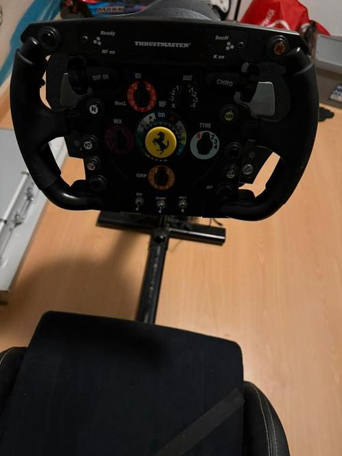 Thrustmaster TX met F1 stuur, Spelcomputers en Games, Spelcomputers | Xbox | Accessoires, Gebruikt, Xbox Original, Stuurtje of Sportattribuut
