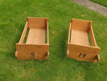 2 oude draagbaren stenen van steenfabriek. beschikbaar voor biedingen