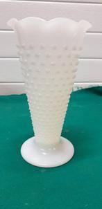 Vaas hobnail vintage melkglas, Huis en Inrichting, Woonaccessoires | Vazen, Ophalen of Verzenden, 'T Olde Gre-j, Info@toldegrej.nl