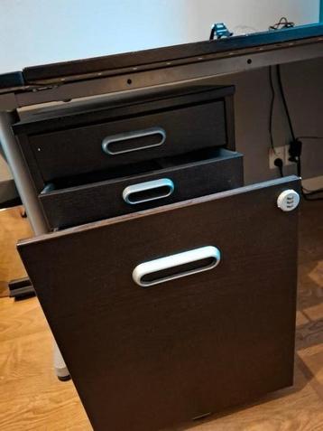 Te koop burolade beschikbaar voor biedingen