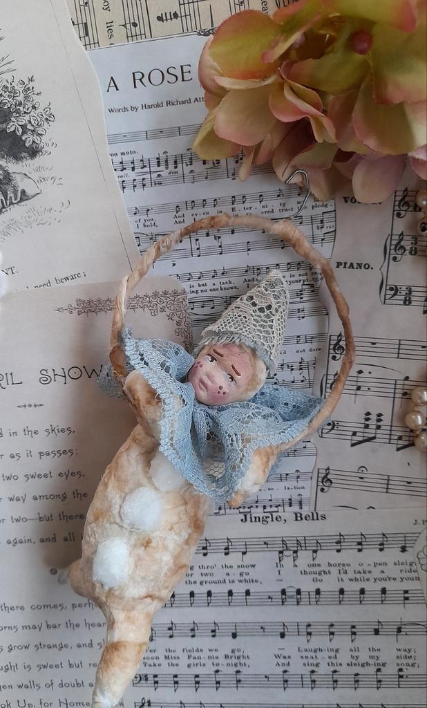 Mooi brocante wattenpopje clowntje met hoepel, Diversen, Kerst, Ophalen of Verzenden