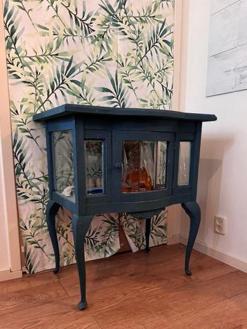 Thee kastje geverft oud/ antiek vitrine/ opslag beschikbaar voor biedingen