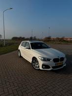 BMW 1-Serie 118i 136pk Aut 2016 Wit M- pakket, dakraam, Auto's, BMW, 136 pk, Alcantara, Wit, Origineel Nederlands