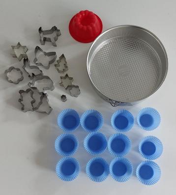 DIV Springvorm rond 26 cm, uitsteek-/ en cup-cake vormpjes beschikbaar voor biedingen