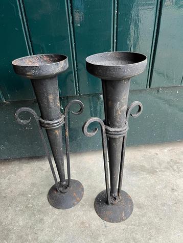 Oude metalen kandelaars - set van 2 beschikbaar voor biedingen
