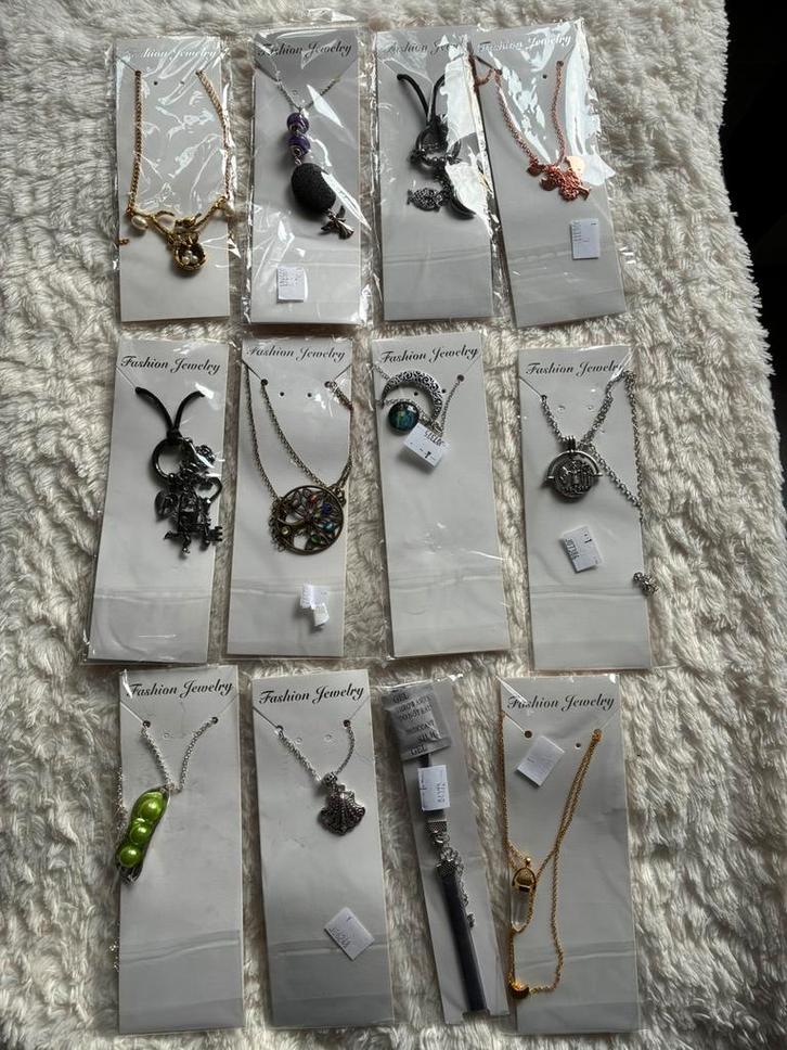 Te koop partij 1000 st div sieraden, Diversen, Rommelmarktspullen, Nieuw, Ophalen