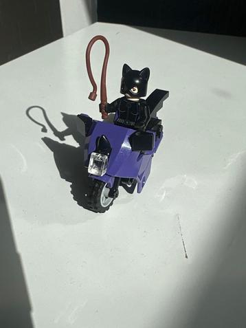 Lego Catwoman Minifiguur met Motor beschikbaar voor biedingen