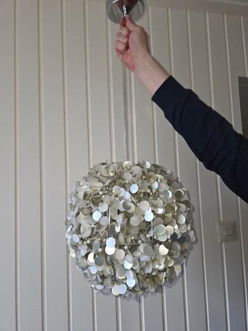 Moderne zilverkleurige hanglamp beschikbaar voor biedingen