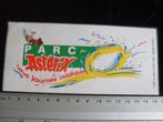 sticker parc asterix une jounée magique logo 1988, Verzamelen, Verzenden, Zo goed als nieuw, Bedrijf of Vereniging