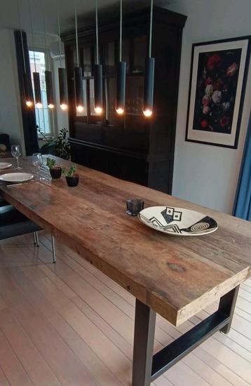Landelijke eettafel 8,10 of 12 pers. Eikenhout 300x95 beschikbaar voor biedingen