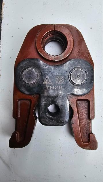 TH26 Persbek Machoire Sertisseuse beschikbaar voor biedingen