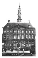 962035	s Hertogenbosch	Stadhuis	 	 	Niet gelopen, Verzamelen, Ansichtkaarten | Nederland, Ongelopen, Ophalen of Verzenden, Noord-Brabant