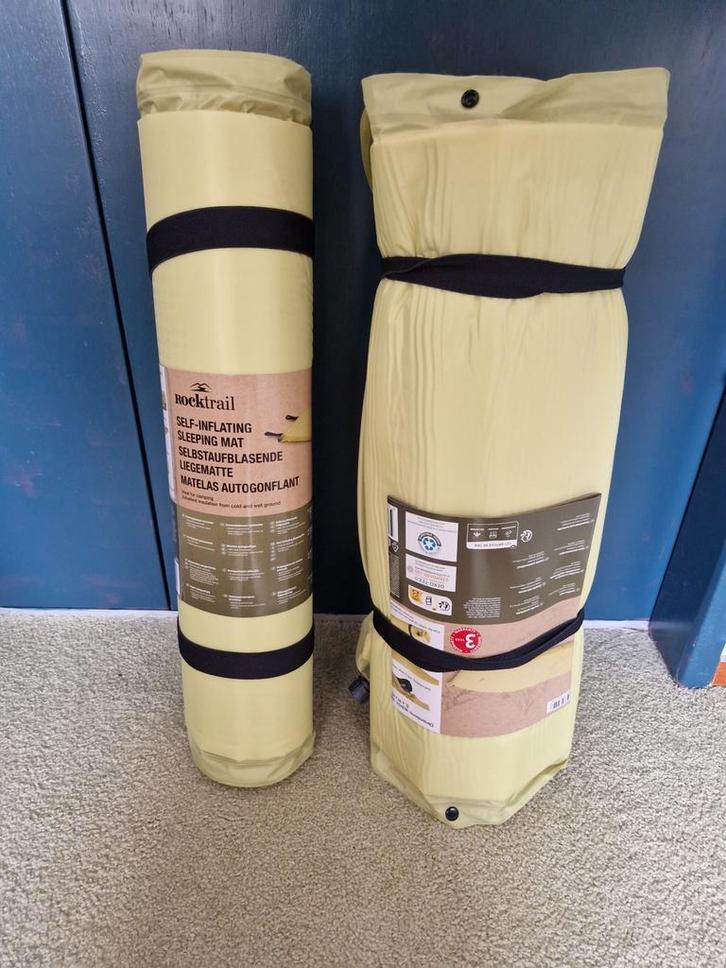 Twee nieuwe zelfopblasende slaapmatten / matrassen, Caravans en Kamperen, Slaapmatten, Zo goed als nieuw, Ophalen
