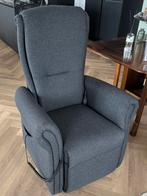 Zo goed als nieuw: relaxfauteuil met opstahulp, Huis en Inrichting, Fauteuils, Ophalen, Zo goed als nieuw, Stof