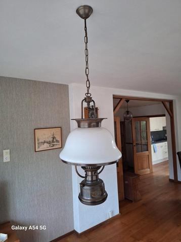 Vintage Hanglamp met Witte Kap beschikbaar voor biedingen