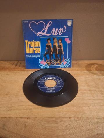 Luv' - Trojan Horse Single beschikbaar voor biedingen