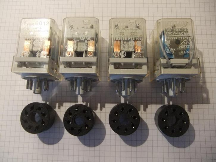 Finder Relais Type 60.12 (12 Volt DC), Hobby en Vrije tijd, Elektronica-componenten, Gebruikt, Ophalen of Verzenden