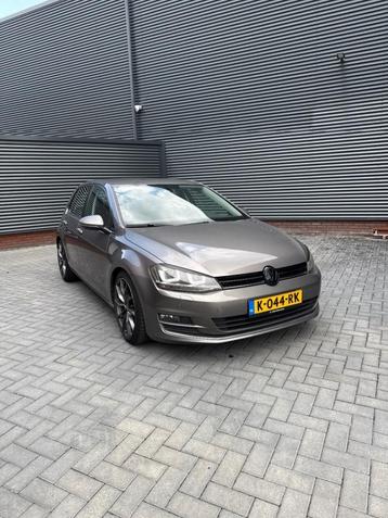 Volkswagen GOLF 1.2 Trendline - Stoelverwarming - Clima  beschikbaar voor biedingen