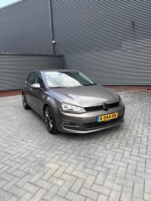 Volkswagen GOLF 1.2 Trendline - Stoelverwarming - Clima, Auto's, Volkswagen, Bedrijf, Golf, ABS, Airconditioning, Bluetooth, Lichtmetalen velgen