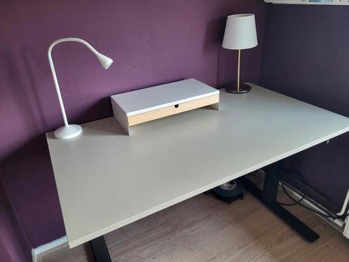 Bureau zit-sta van Ikea - 120x70 cm slechts 70 euro!, Huis en Inrichting, Bureaus, Zo goed als nieuw, Bureau, In hoogte verstelbaar