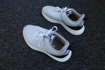 1 Paar Grijs/Zwart Dames FILA Sport Schoenen Maat 37 beschikbaar voor biedingen