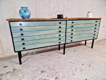 Vintage Apothekerskast / Ladekast beschikbaar voor biedingen