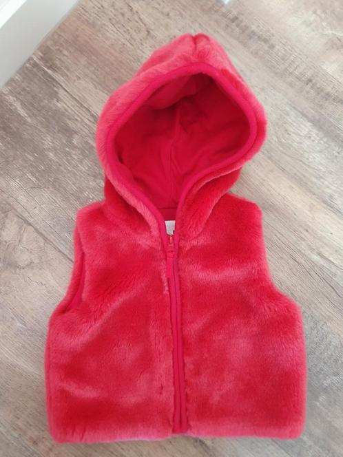 Bodywarmer maat 74, Kinderen en Baby's, Babykleding | Maat 74, Zo goed als nieuw, Meisje, Jasje, Ophalen of Verzenden
