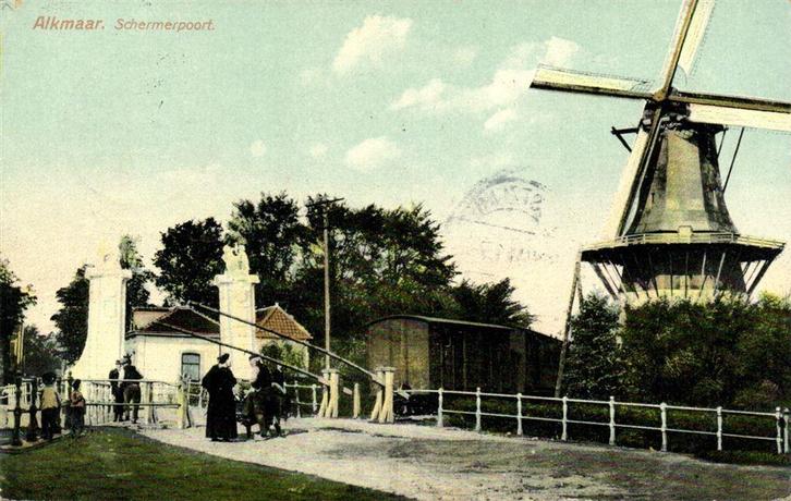 Alkmaar. Schermerpoort. - molen volk - 1911 gelopen, Verzamelen, Ansichtkaarten | Nederland, Ongelopen, Noord-Holland, Voor 1920