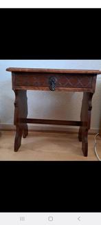 Vintage Pracht tafeltje met bewerkte lade en zijkant, Huis en Inrichting, Tafels | Bijzettafels, 45 tot 60 cm, Minder dan 55 cm