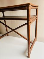 Manou rotan klein bureau / side-table , jaren 70, Ophalen of Verzenden, Huis en Inrichting