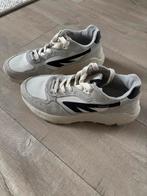 Sneakers High tec. Grijs/zwart. Mast 40, Kleding | Dames, Schoenen, Ophalen of Verzenden, Zo goed als nieuw, Zwart, Sneakers of Gympen
