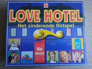 Love Hotel - Het zinderende flirtspel