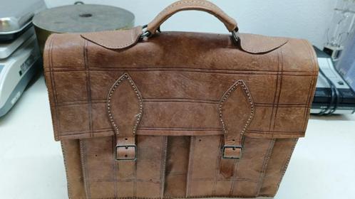 Vintage leren schooltas / aktetas – stoer karakter jaren 50, Sieraden, Tassen en Uiterlijk, Tassen | Schooltassen, Gebruikt, Aktetas of Boekentas