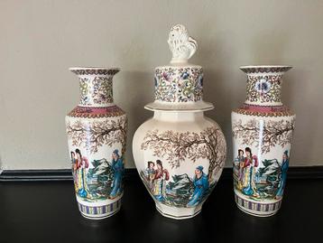 Antieke Chinese Vazen Set van 3 beschikbaar voor biedingen