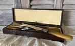 Antieke Franse cassette met 6 stalen messen met benen heft