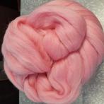 Mooie Europese merino lontwol gekamd en gekaard, Hobby en Vrije tijd, Ophalen of Verzenden, Nieuw, Spinwol