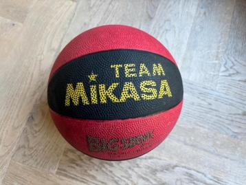 Team Mikasa Big Shoot basketbal rood zwart beschikbaar voor biedingen