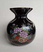 Zwarte Japanse vaas met bloemmotief, Ophalen of Verzenden