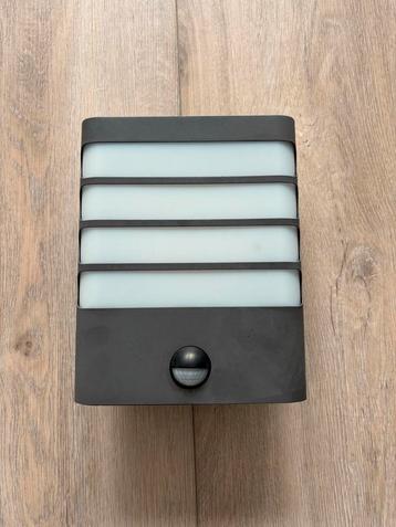 Philips Buitenlamp met Sensor + Lichtbron beschikbaar voor biedingen