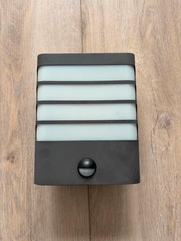 Philips Buitenlamp met Sensor + Lichtbron, Tuin en Terras, Buitenverlichting, Nieuw, Wandlamp, Kunststof, Minder dan 50 watt, Netvoeding