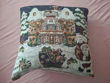 2 kussens met kersttafereel 40 x 40. In nieuwstaat beschikbaar voor biedingen