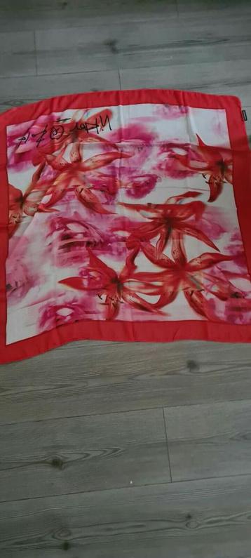 Victor & Rolf sjaal bloemen roze wit rood tinten beschikbaar voor biedingen