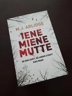 MJ Arlidge - iene miene mutte, Boeken, Thrillers, Ophalen of Verzenden, Zo goed als nieuw, Nederland