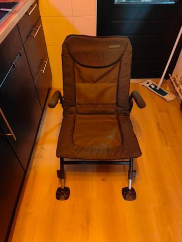 Grade Chair - Mooie, lichte, compacte stoel beschikbaar voor biedingen