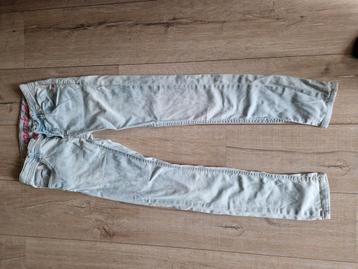 Maat 164 spijkerbroek beschikbaar voor biedingen